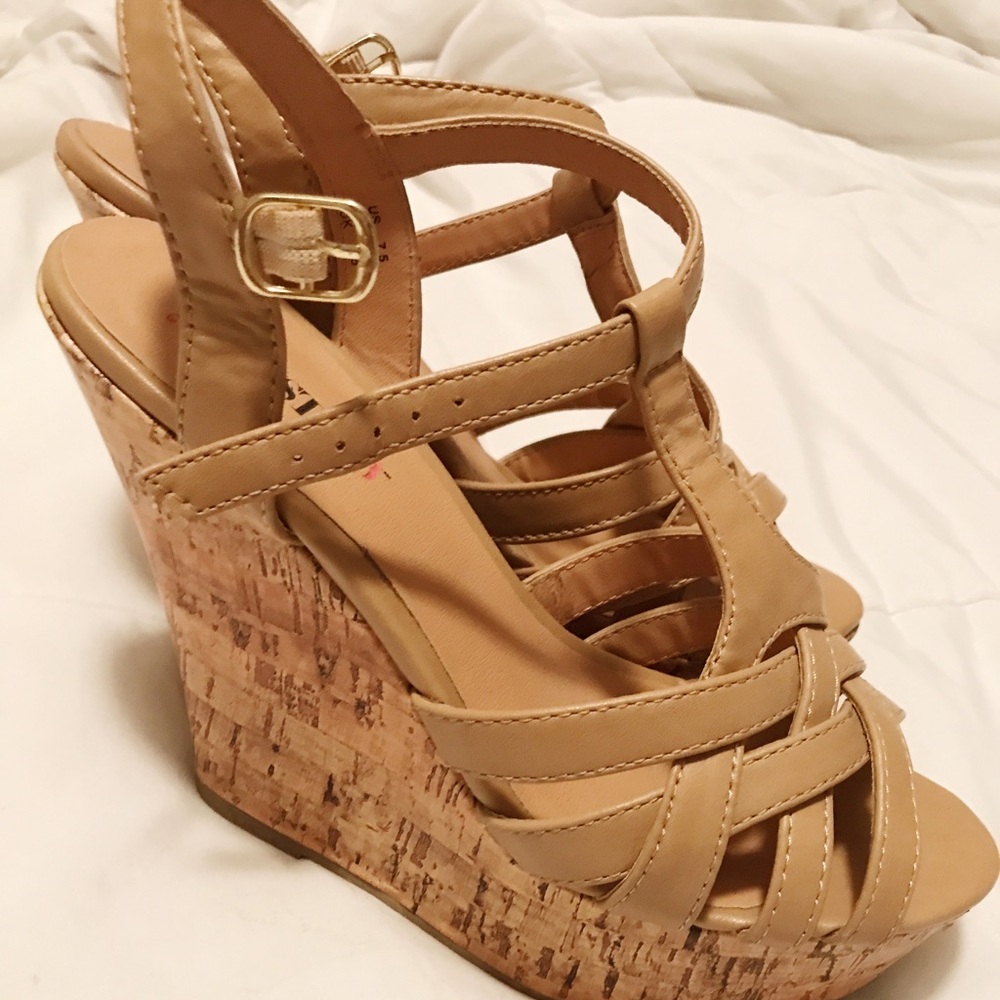*SOLD* Camel cork wedges