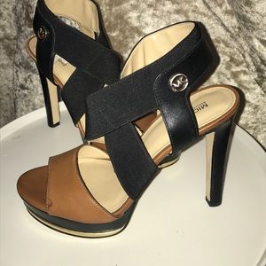 Heel shoes