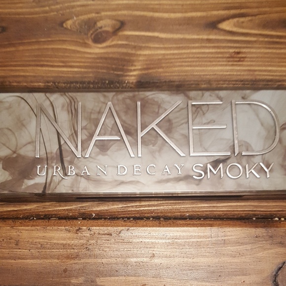 Urban Decay Naked Smoky - Picture 1 of 3