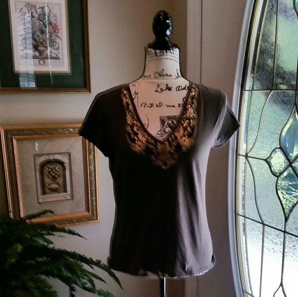 TAHARI EMBELLISHED TEE - Picture 1 of 5
