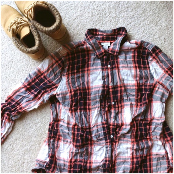 ❌SOLD❌ 🌸 Plaid Shirt 🌸 - Picture 1 of 3