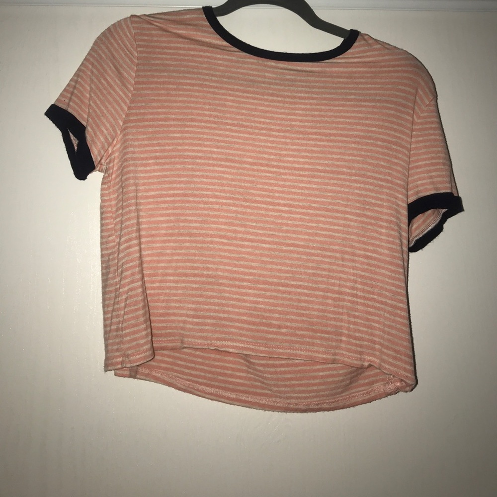 Super cute casual t-shirt!!