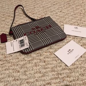 Coach Wristlet - SV/Cranberry Multi