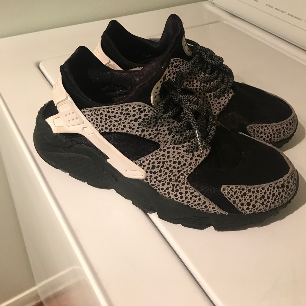 Nike ID custom Hurache Size 9.5