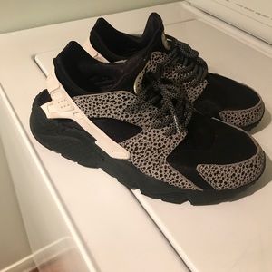 Nike ID custom Hurache Size 9.5