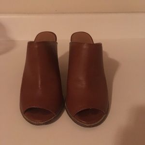 Urban Outfitters light brown open toed shoes sz6