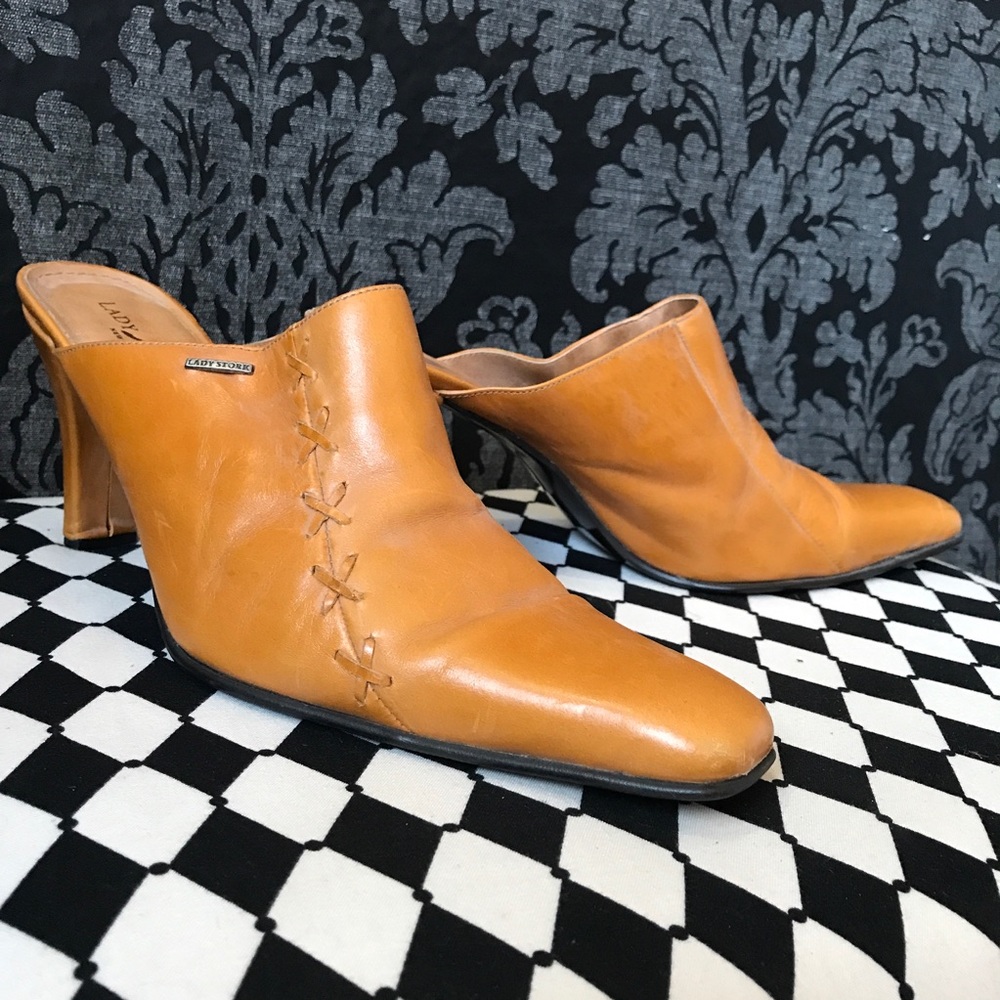 Lady Stork New York Camel Slip on Heel