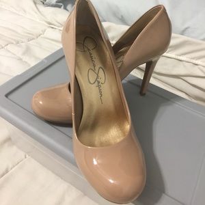 Jessica Simpson pumps