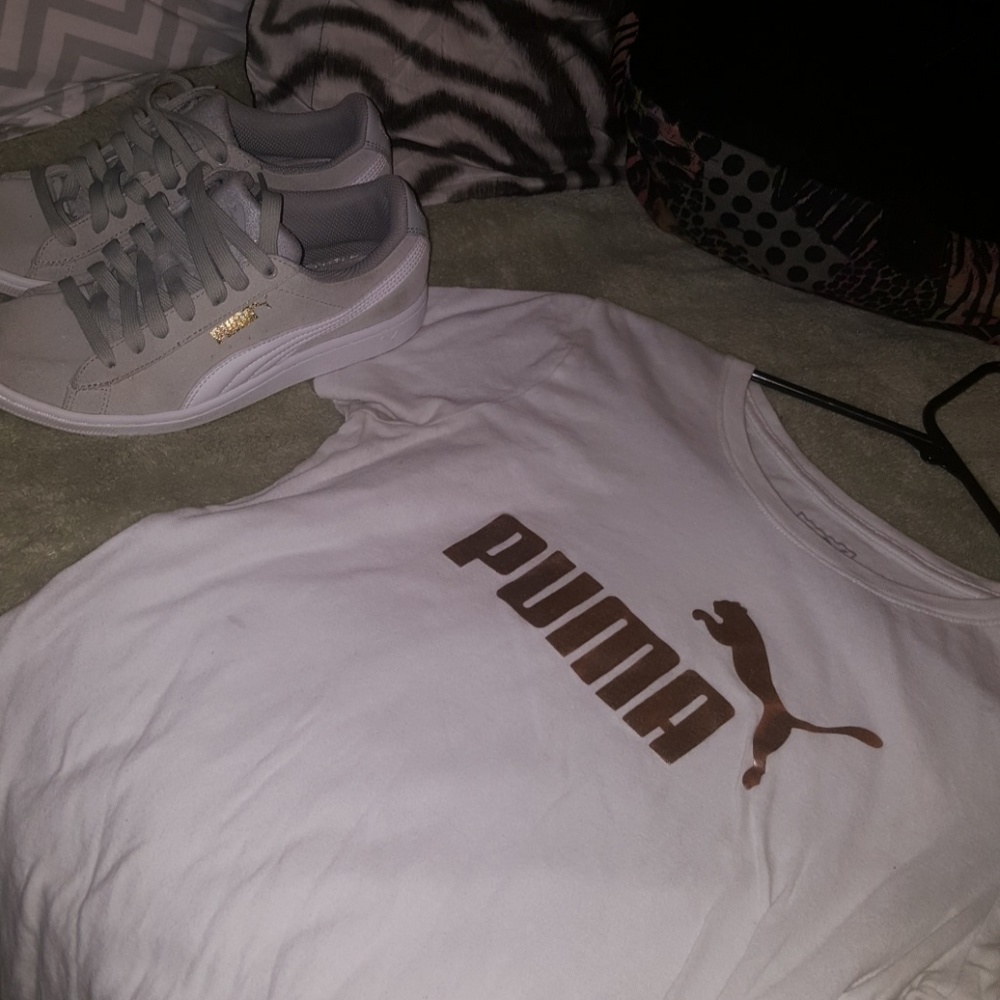 Pumas White and gray size small unisex puma shirt