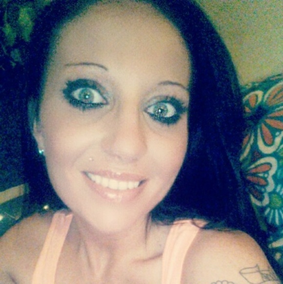 Meet your Posher, Lindsey - Picture 2 of 3