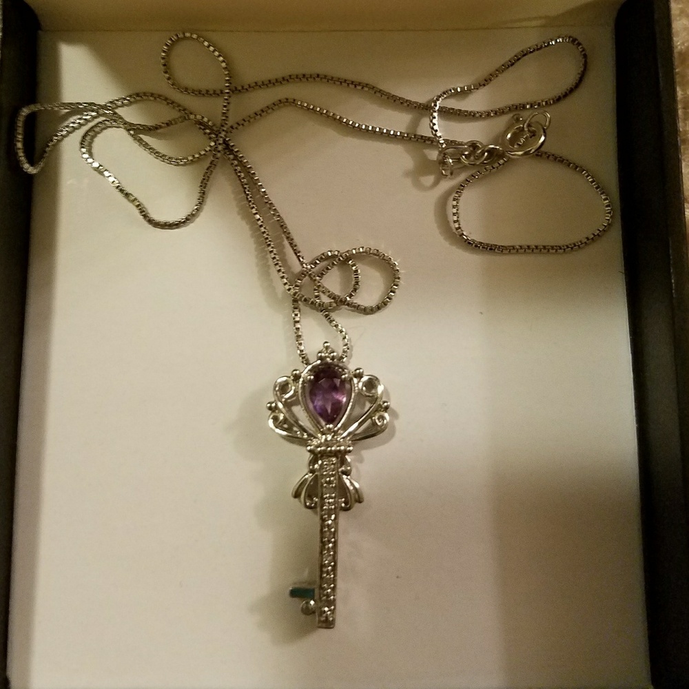 Beautiful silver key necklace!
