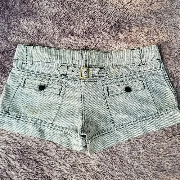 Shorts - Picture 2 of 4