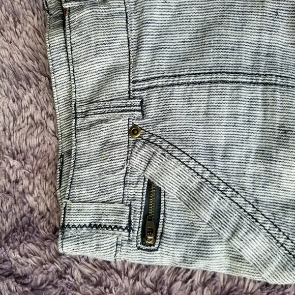 Shorts - Picture 4 of 4