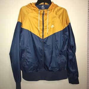 Nike windbreaker! Men's or women's 💙 make offers