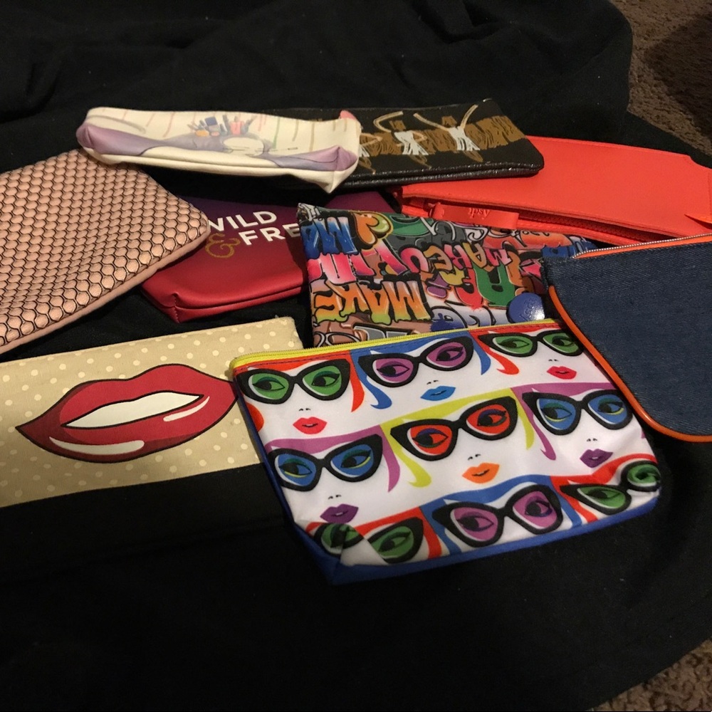 💋Free Ipsy Cosmetic Bags 🎀 With Bundles! 🎀