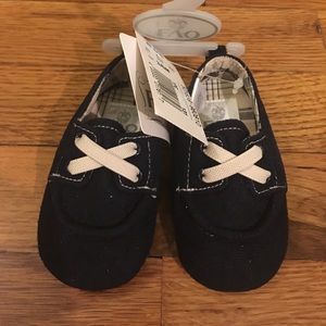 NWT FAO Schwartz baby shoes
