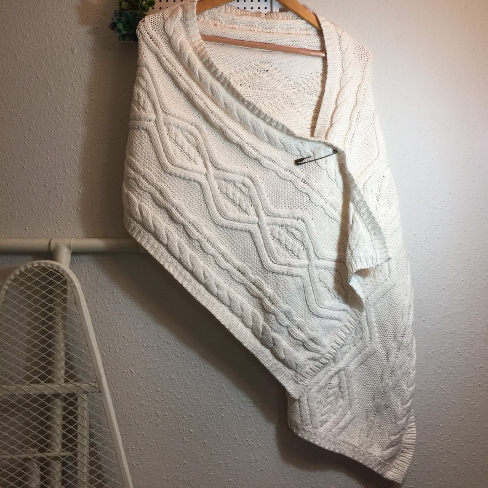 NWT Liz Claiborne Pin Scarf