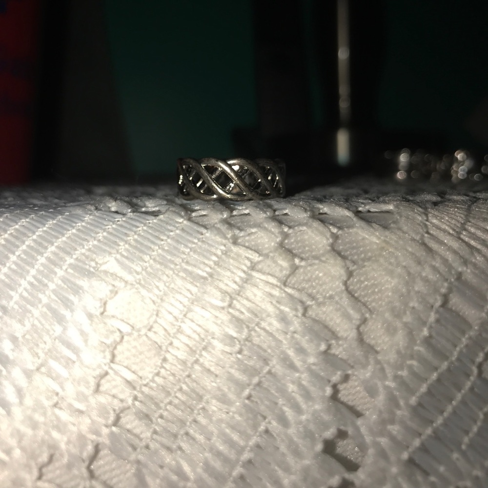 Lines intertwined ring