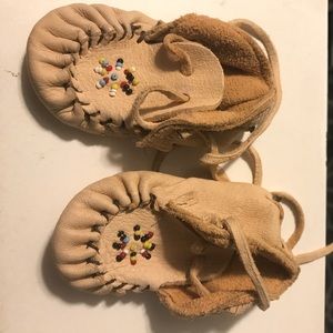 Minnetonka infant crib shoe moccasin
