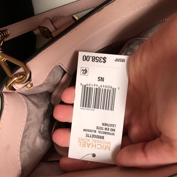 MICHAEL KORS PURSE - Picture 2 of 6