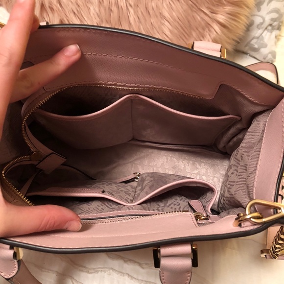 MICHAEL KORS PURSE - Picture 5 of 6