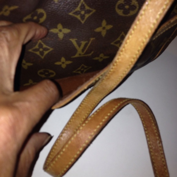 Authentic Vintage Louis Vuitton CROSSBODY - Picture 2 of 8