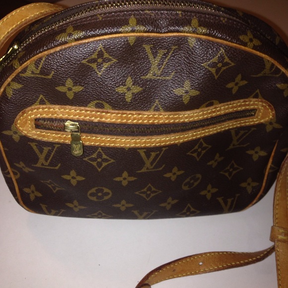 Authentic Vintage Louis Vuitton CROSSBODY - Picture 4 of 8