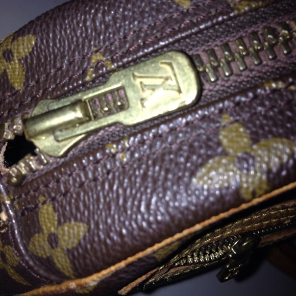 Authentic Vintage Louis Vuitton CROSSBODY - Picture 6 of 8