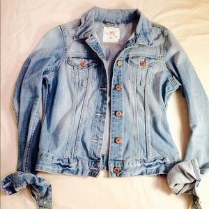 Jean acket with rose gold buttons