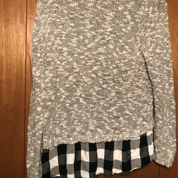 Mixed Fabric Sweater - Picture 2 of 3