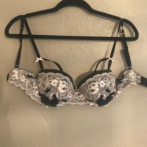 Victoria Secrets Black and white lace bra