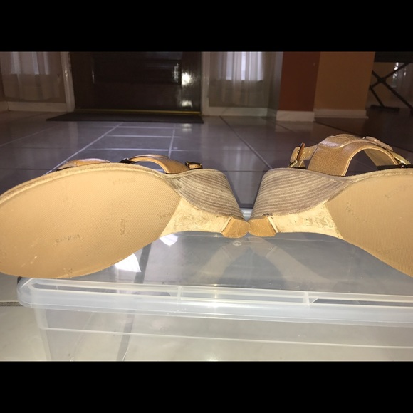 ✨SOLD ✨Tory Burch Amanda Mid-Wedge Sandal. - Picture 3 of 6