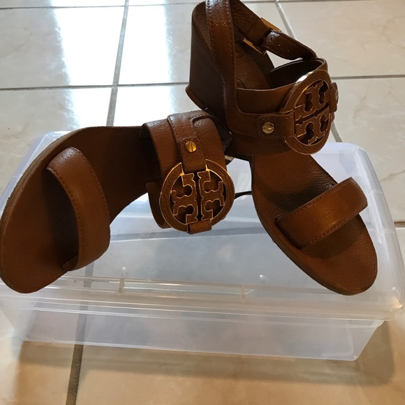 ✨SOLD ✨Tory Burch Amanda Mid-Wedge Sandal. - Picture 4 of 6