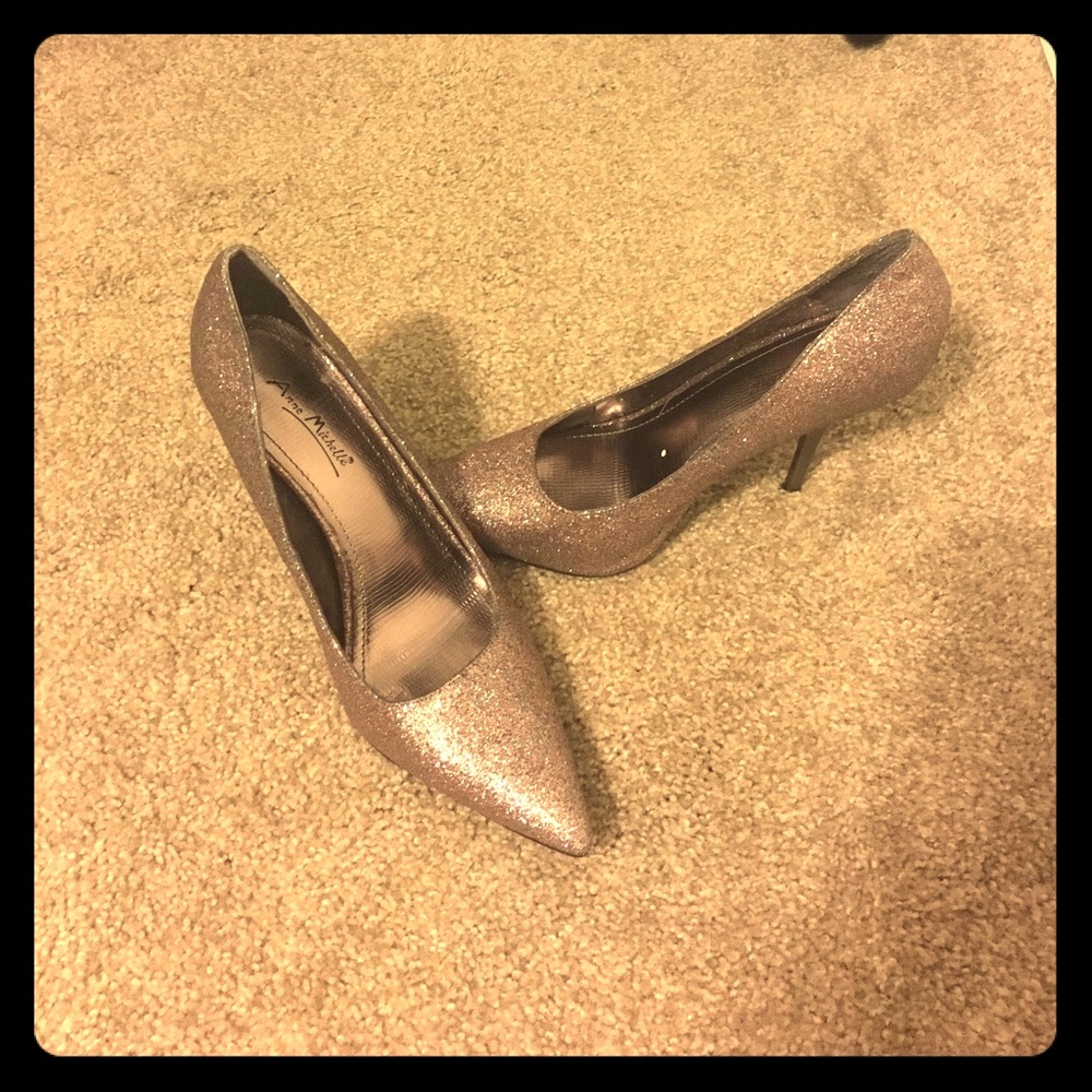 Glitter pumps