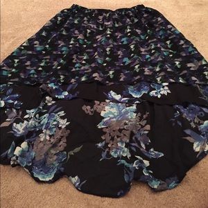 love this very cute high low skirt great condition love this very cute high low skirt great condition