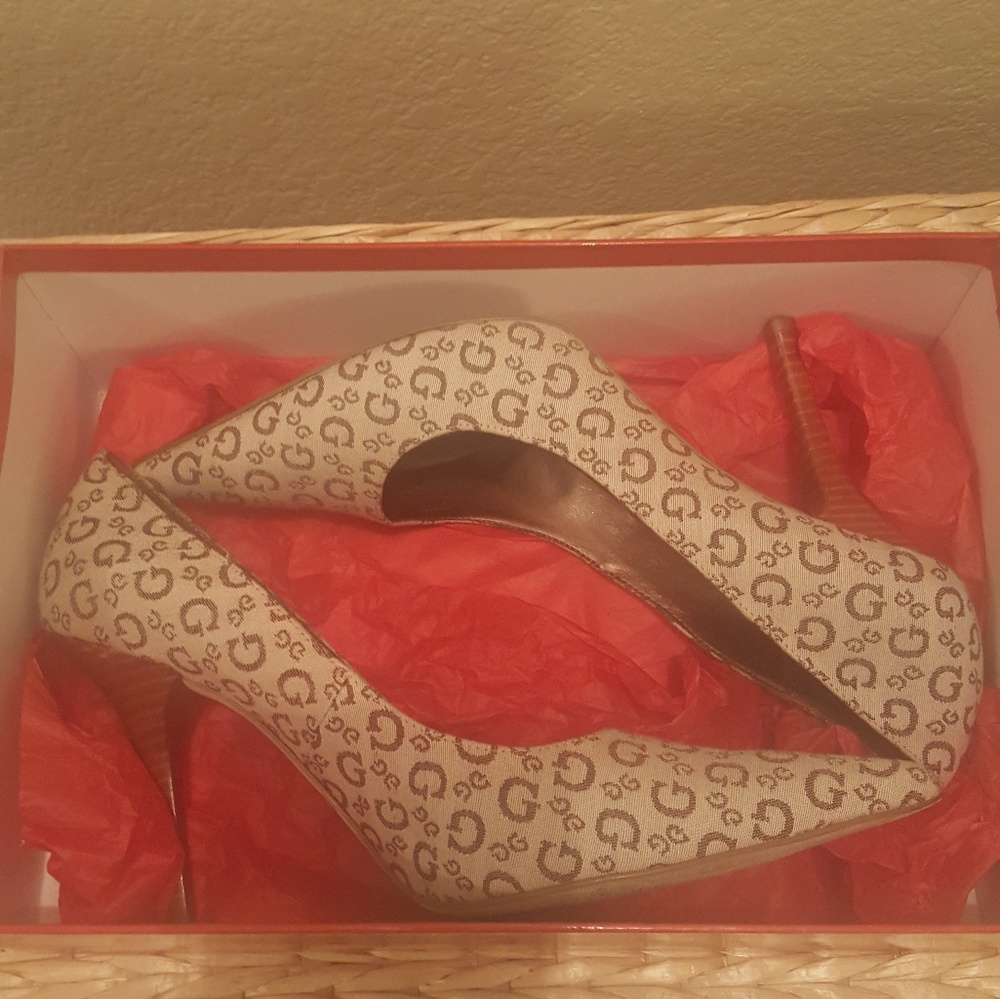 Guess G Logo Pump