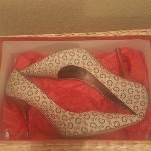 Guess G Logo Pump