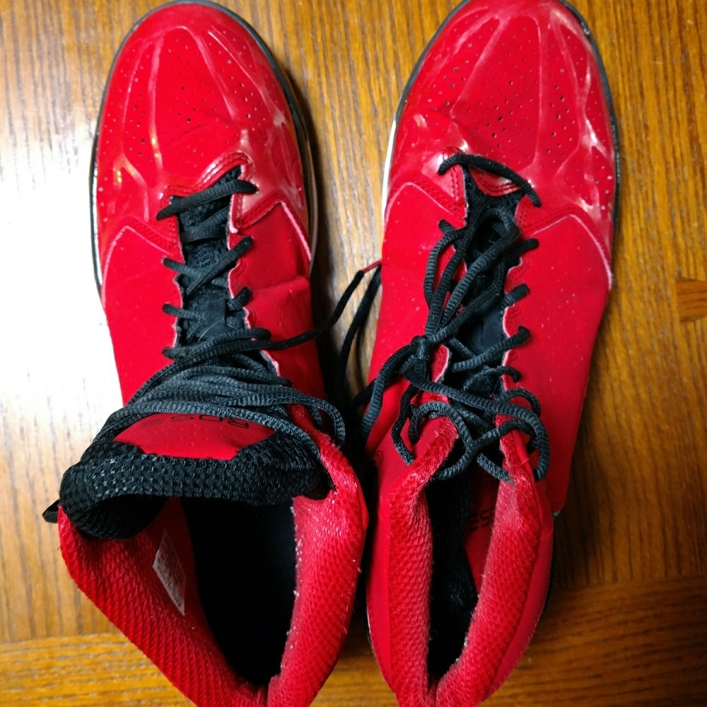 Men's basketball shoes