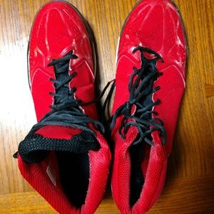 Men's basketball shoes