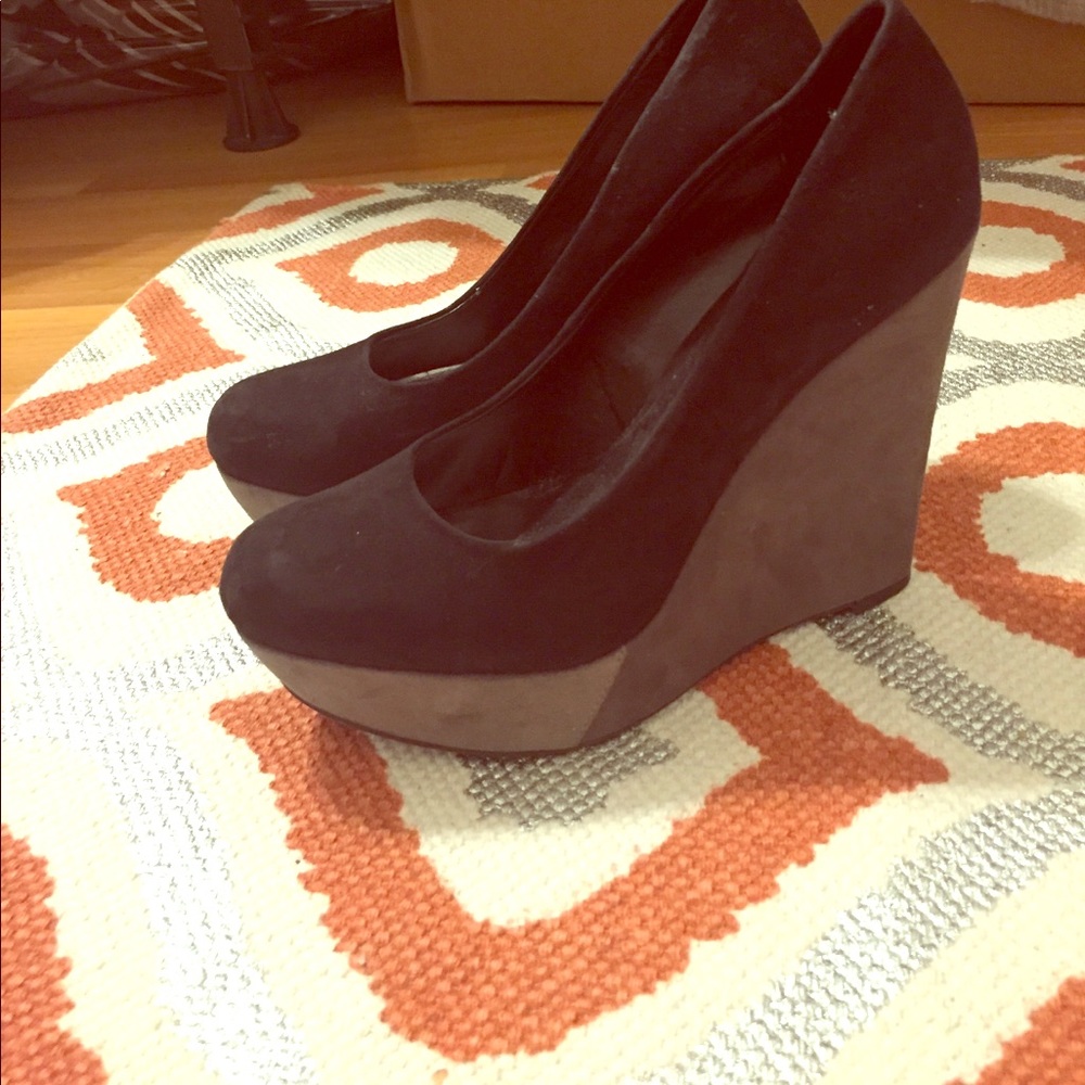 Closed toe suede wedges!