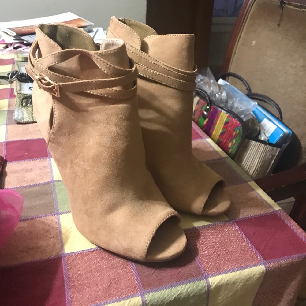 Cute camel color heels