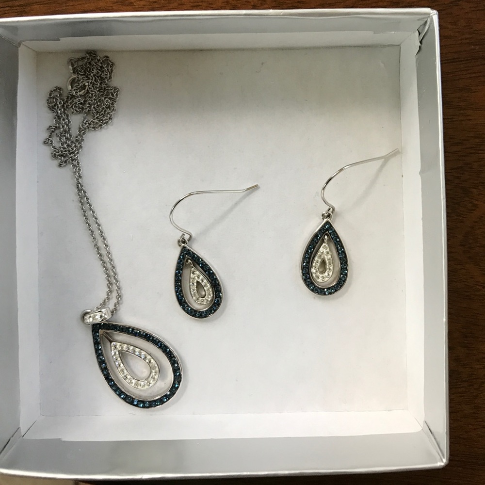 🎉Host Pick 12/4/17🎉 Tear drop jewelry set