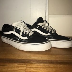 Size 8 Old Skool Vans (black)