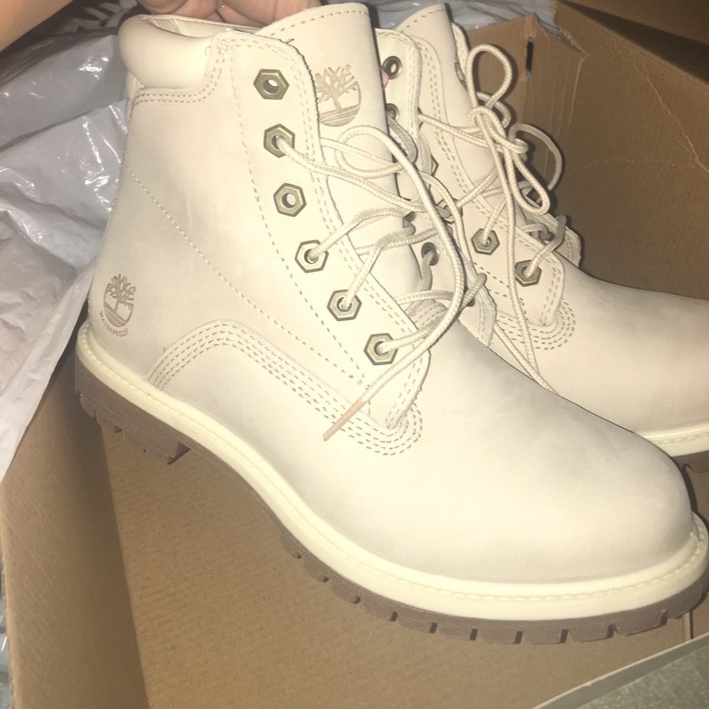 Women’s timberland boots BNWT!