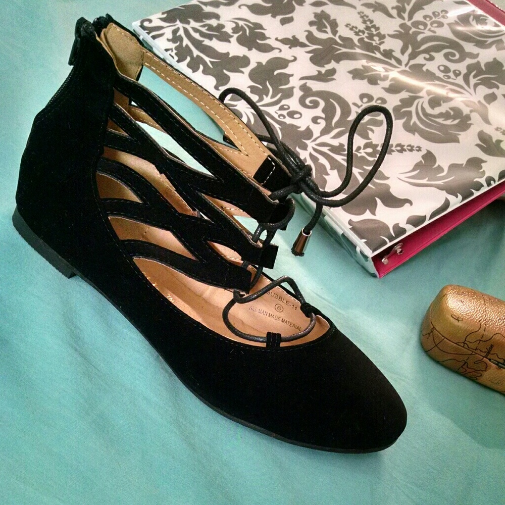 Chase and Chloe Black Bubble Flats