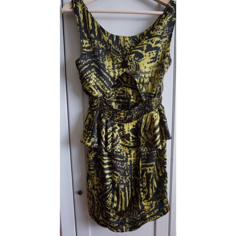 Yellow Green & Black Peplum Dress - Picture 2 of 3