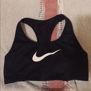 black nike sports bra