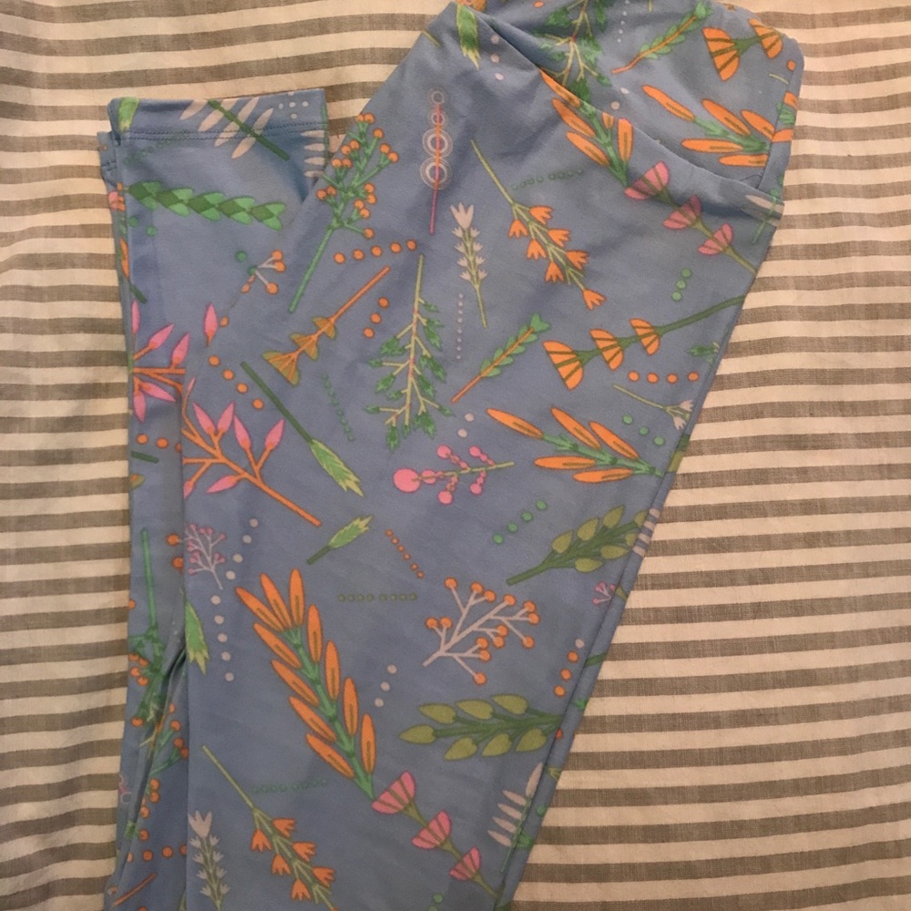 NWOT Lularoe OS leggings 🌿
