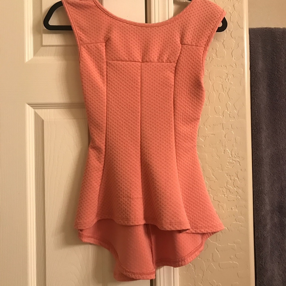 Light pink high low fitted top