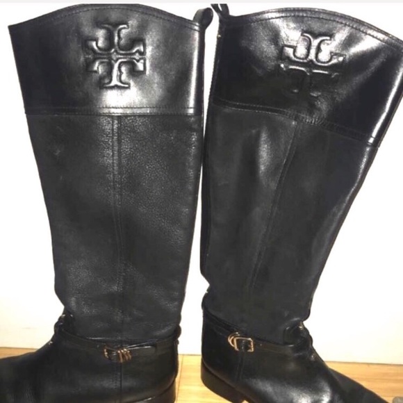 Classic Black Booties You Classic fall black boot!